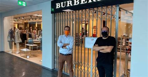 Licenziamenti «barbari» alla Burberry 